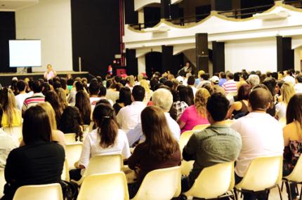 Curso de Administração reúne 600 pessoas em Aula da Família 