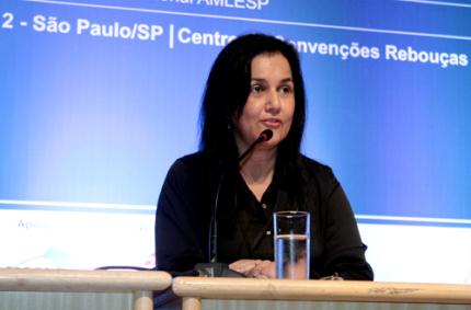 Professora troca experiências com legista de Michael Jackson