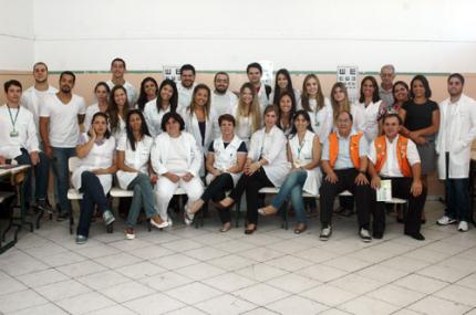 Saúde visual atende na escola Marietta e Guri visita acervo - Unoeste