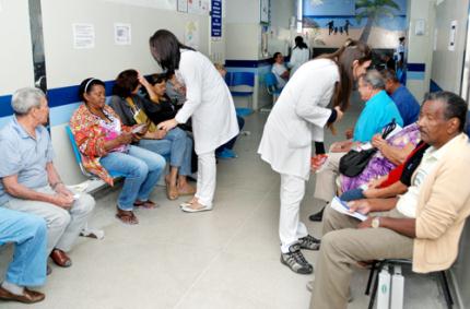 Enfermagem percorre bairros em ação de combate à dengue