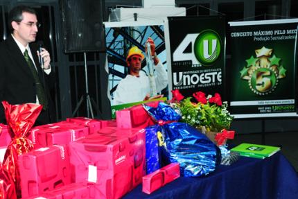 Confraternização celebra o Dia do Profissional de Química