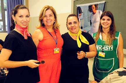 Mulheres são homenageadas com ação de beleza
