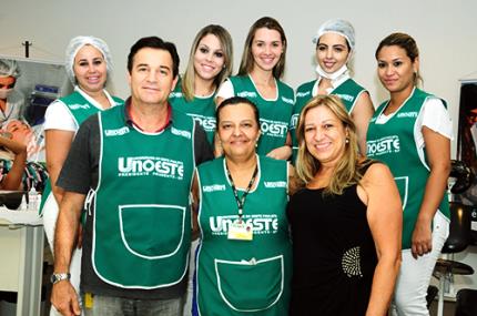 Servidoras da Receita Federal recebem atendimentos estéticos