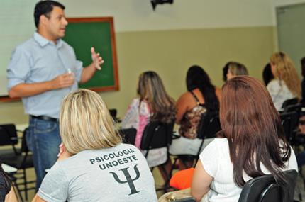 Atividades da Psicologia abordam assistência social e idosos