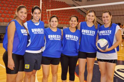 Times de Psicologia e Civil sagram-se campeões no vôlei