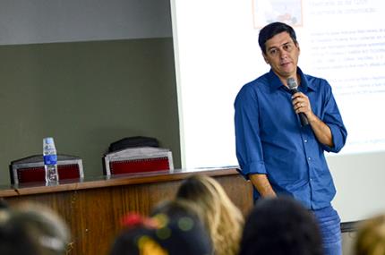 Jornalista de rede do Jornal Nacional palestra na Unoeste