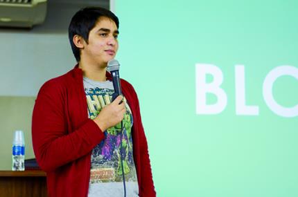Publicitário faz palestra bem humorada sobre internet