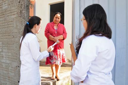 Graduação em Enfermagem faz ação sobre dengue e leishmaniose