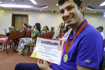 Acadêmico da Unoeste recebe prêmio em Salvador