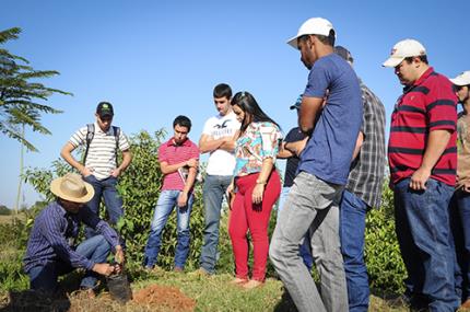 Trote de Agronomia e Ambiental beneficia área verde