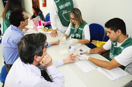 Trabalhadores da Receita Federal têm tarde de saúde e beleza