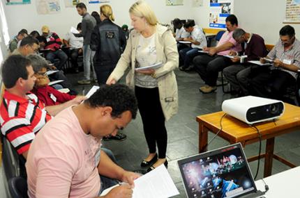 Psicólogos apontam estresse de motoristas em blitz educativa