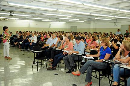 Docentes refletem sobre avaliação de aprendizagem em oficina
