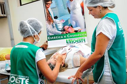 Estética ajuda melhorar autoestima de portadores de câncer