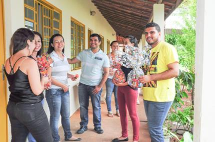 Universitário Cidadão antecipa Páscoa em abrigo de idosos 