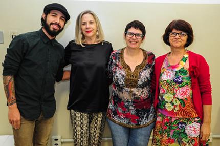 Leitura de foto em livro didático não passa da contemplação