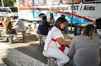 Aids em Prudente tem 10 novos casos por mês e 6 são jovens