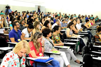 Ciência alienante impede produção do conhecer que transforma