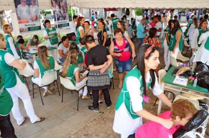Outubro Rosa promove prevenção à saúde no centro de Prudente