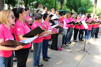 Outubro Rosa promove prevenção à saúde no centro de Prudente