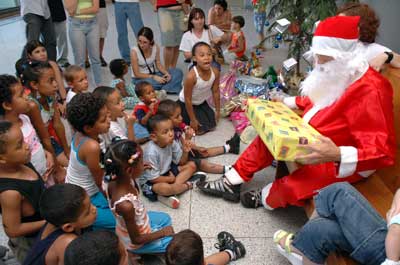Espírito natalino: RH lança Desafio Árvore de Natal