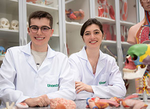 Marília e João Pedro Esteves Alves de Souza são irmãos e ingressaram juntos na primeira turma da Medicina Jaú.